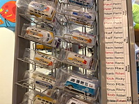 Display-rek inclusief inhoud diverse mini auto's - afbeelding 5 van  9