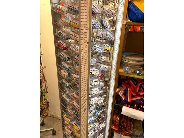 Display-rek inclusief inhoud diverse mini auto's - afbeelding 6 van  9