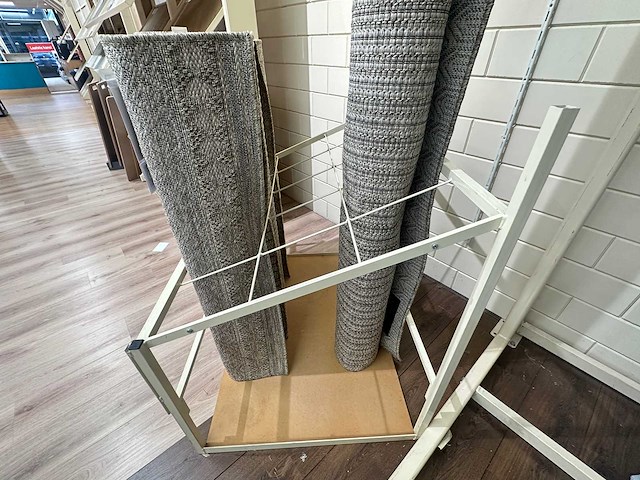 Display voor vloerkleden - afbeelding 1 van  2