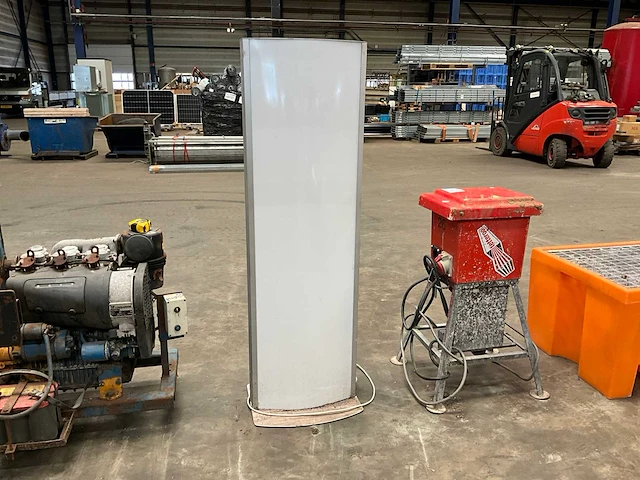 Display / zuil - afbeelding 2 van  2