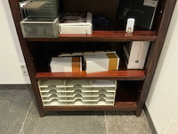 Displaykast met inhoud - afbeelding 2 van  2