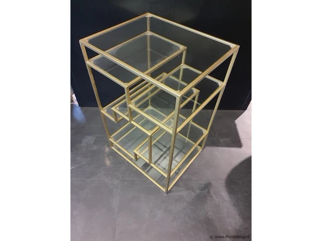 Displaykast v.v. goudkleurig metalen frame en glazen planken - afbeelding 1 van  3