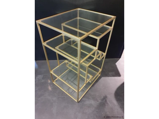 Displaykast v.v. goudkleurig metalen frame en glazen planken - afbeelding 1 van  3