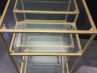Displaykast v.v. goudkleurig metalen frame en glazen planken - afbeelding 3 van  3