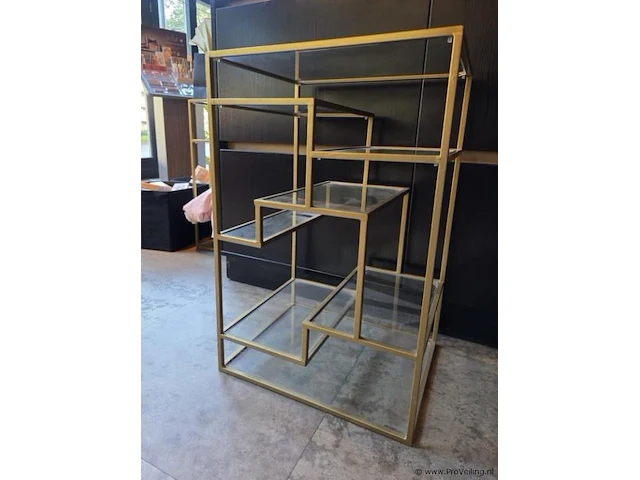 Displaykast v.v. goudkleurig metalen frame en glazen planken - afbeelding 4 van  5