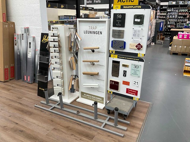 Displays - afbeelding 1 van  5