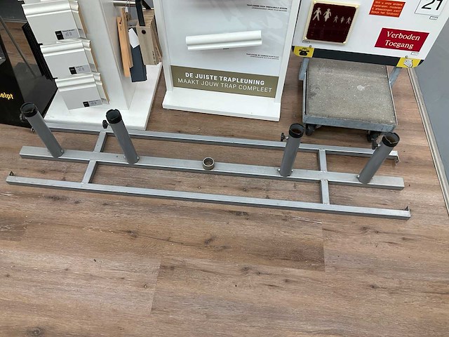Displays - afbeelding 5 van  5