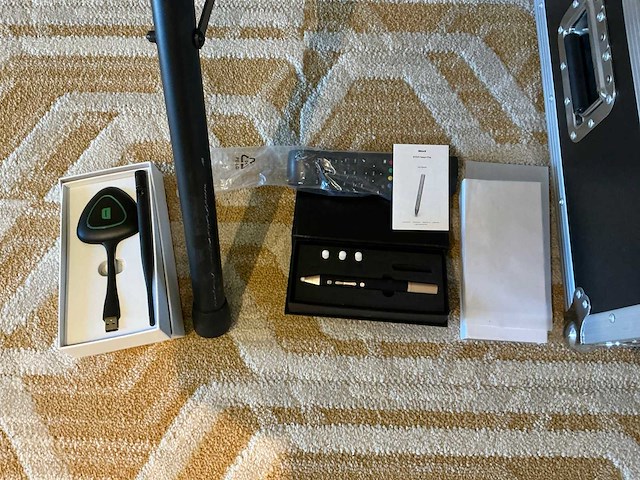 Displayten interactive demo unit 32” monitor - afbeelding 2 van  7