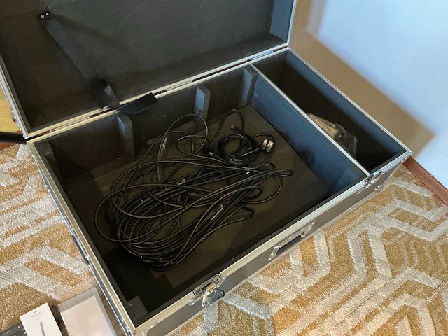 Displayten interactive demo unit 32” monitor - afbeelding 3 van  7