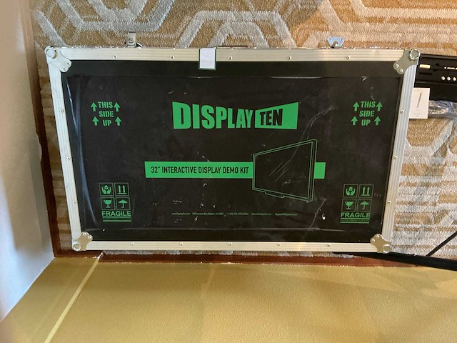 Displayten interactive demo unit 32” monitor - afbeelding 7 van  7