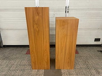 Displayzuil kersenhout hoog & laag - afbeelding 1 van  3
