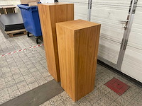 Displayzuil kersenhout hoog & laag - afbeelding 3 van  3