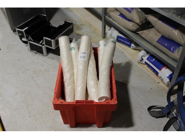 Disposable koffiebekers in krat. - afbeelding 1 van  2