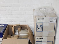 Disposables op schap w.o. kopjes, kopjes houders, soepkommen, deksels etc. - afbeelding 3 van  3