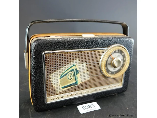 Dit is een vintage nordmende mambino transistorradio uit de vroege jaren 60 (omstreeks 1962-1963), gemaakt in west-duitsland. ongetest - afbeelding 1 van  6