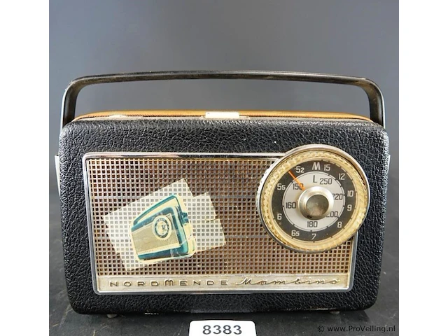 Dit is een vintage nordmende mambino transistorradio uit de vroege jaren 60 (omstreeks 1962-1963), gemaakt in west-duitsland. ongetest - afbeelding 2 van  6