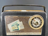 Dit is een vintage nordmende mambino transistorradio uit de vroege jaren 60 (omstreeks 1962-1963), gemaakt in west-duitsland. ongetest - afbeelding 2 van  6