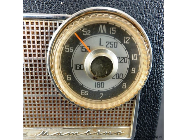 Dit is een vintage nordmende mambino transistorradio uit de vroege jaren 60 (omstreeks 1962-1963), gemaakt in west-duitsland. ongetest - afbeelding 3 van  6