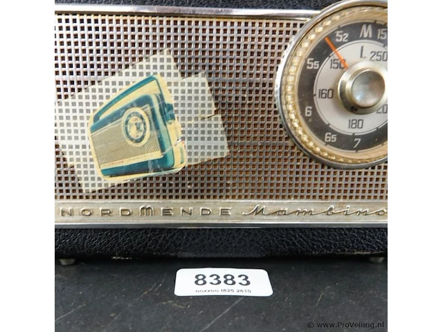 Dit is een vintage nordmende mambino transistorradio uit de vroege jaren 60 (omstreeks 1962-1963), gemaakt in west-duitsland. ongetest - afbeelding 4 van  6