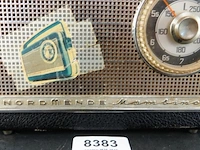 Dit is een vintage nordmende mambino transistorradio uit de vroege jaren 60 (omstreeks 1962-1963), gemaakt in west-duitsland. ongetest - afbeelding 4 van  6