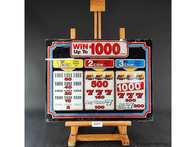 Dit is een vintage uitbetalingsglas (paytable glass) van een igt sizzling 7's gokautomaat - afbeelding 1 van  6