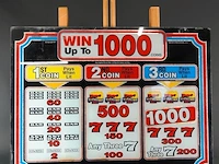 Dit is een vintage uitbetalingsglas (paytable glass) van een igt sizzling 7's gokautomaat - afbeelding 2 van  6