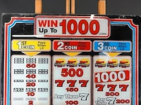 Dit is een vintage uitbetalingsglas (paytable glass) van een igt sizzling 7's gokautomaat - afbeelding 3 van  6