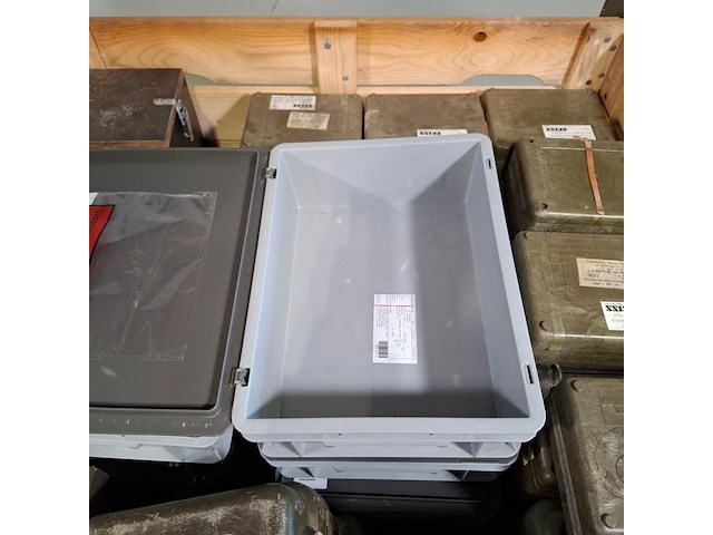 Divere transportkisten en koffers - afbeelding 2 van  12