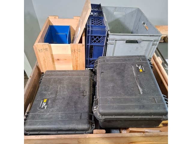 Divere transportkisten en koffers - afbeelding 5 van  12