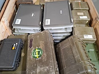 Divere transportkisten en koffers - afbeelding 10 van  12