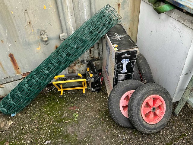 Divers aannemersmateriaal - afbeelding 1 van  5