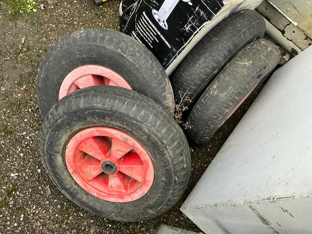 Divers aannemersmateriaal - afbeelding 2 van  5