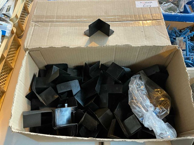 Divers aannemersmateriaal - afbeelding 2 van  7