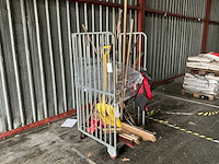 Divers aannemersmateriaal - afbeelding 1 van  4
