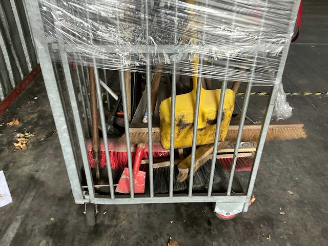 Divers aannemersmateriaal - afbeelding 2 van  4