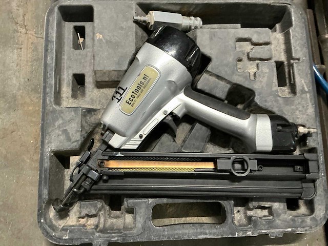 Divers aannemersmateriaal - afbeelding 2 van  4