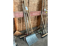 Divers aannemersmateriaal - afbeelding 2 van  3