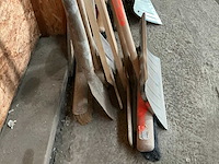 Divers aannemersmateriaal - afbeelding 2 van  2