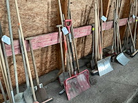 Divers aannemersmateriaal - afbeelding 1 van  3