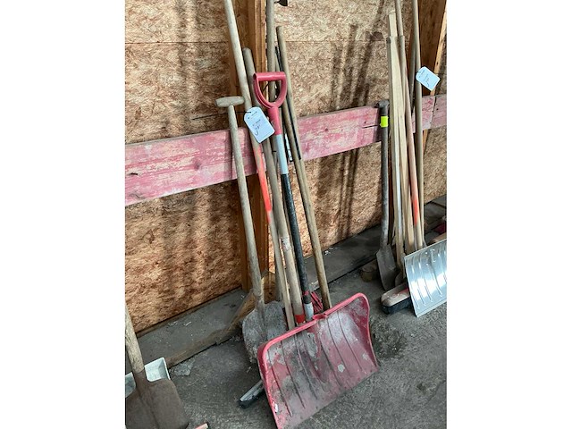 Divers aannemersmateriaal - afbeelding 2 van  3