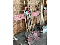 Divers aannemersmateriaal - afbeelding 2 van  3