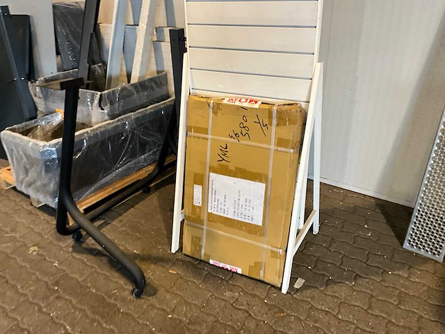 Divers aannemersmateriaal - afbeelding 1 van  1