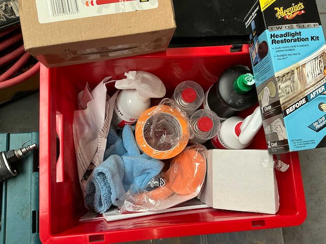 Divers aannemersmateriaal - afbeelding 1 van  2