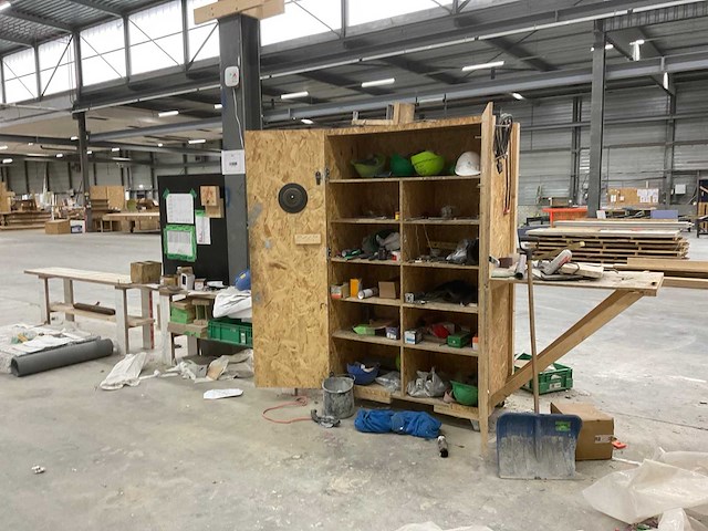 Divers aannemersmateriaal - afbeelding 1 van  10
