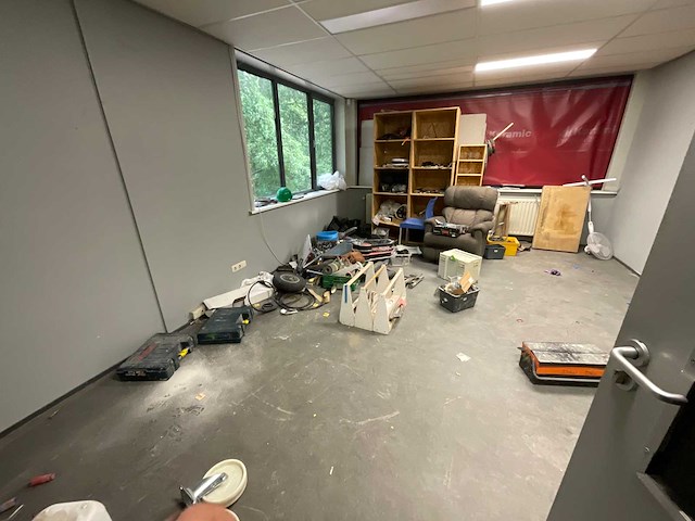 Divers aannemersmateriaal - afbeelding 1 van  16