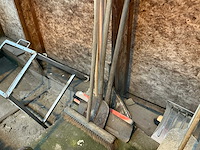 Divers aannemersmateriaal - afbeelding 1 van  2
