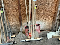Divers aannemersmateriaal - afbeelding 1 van  2