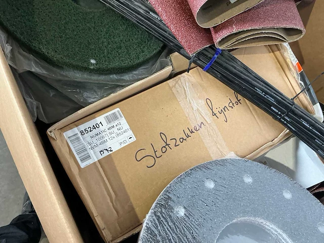 Divers aannemersmateriaal - afbeelding 8 van  9