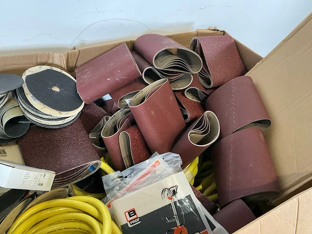 Divers aannemersmateriaal - afbeelding 4 van  7