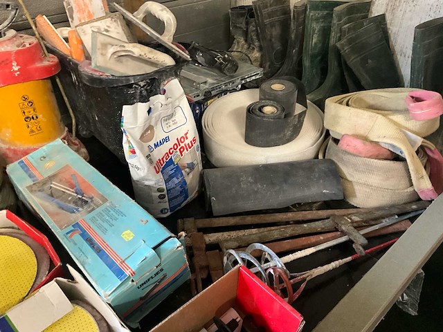 Divers aannemersmatriaal - afbeelding 3 van  12